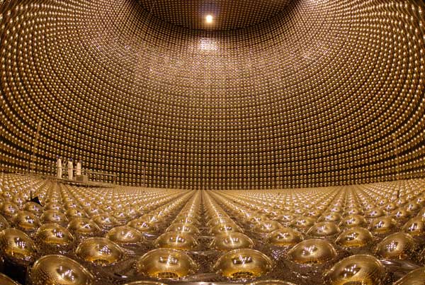 Neutrinos más veloces que la luz